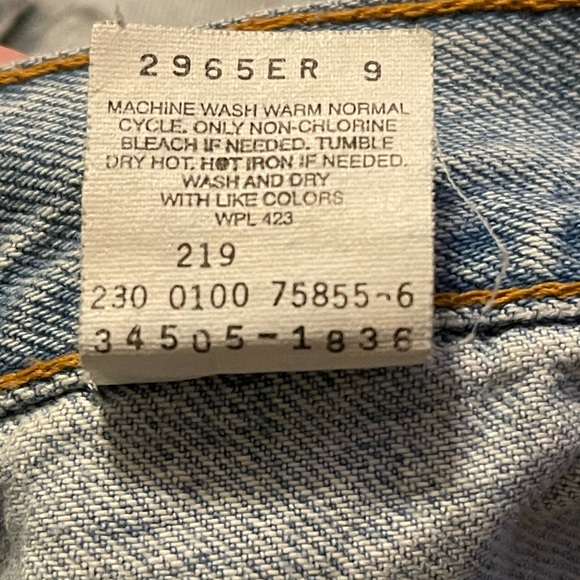 Vintage Levi’s Denim Shorts Lightwash - Picture 13 of 16